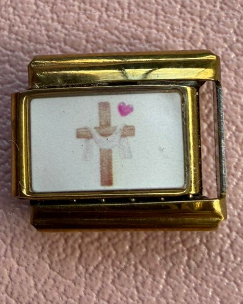 Croix d'amour Charm